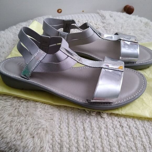 Munroe 7W silver patent leather sandals - Picture 1 of 9